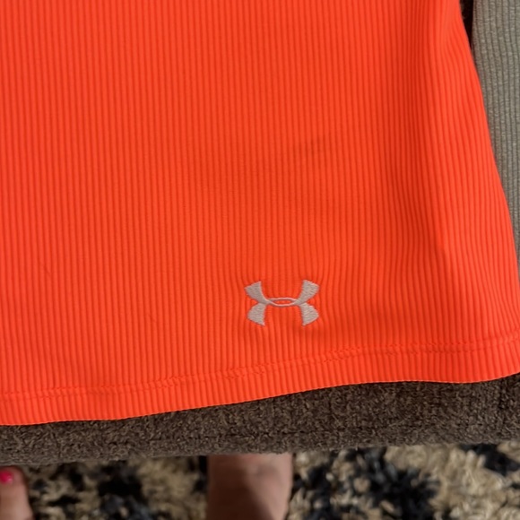 Bundle of 2 Under Armour workout shirts - Picture 8 of 12